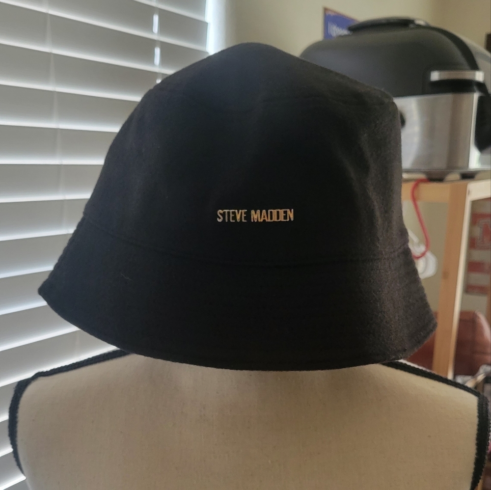 Steve Madden bucket hat. NWT. Great Fall Acsessory
